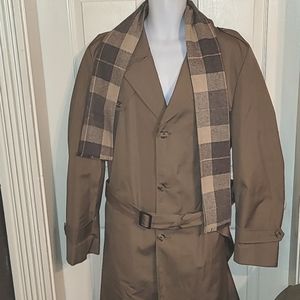 Botany 500 Belted Trench Coat 44 Long with Scarf Mens size 52